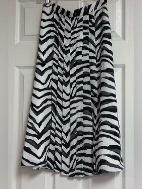 Banana Republic Black and White Zebra Midi Skirt petite size 00